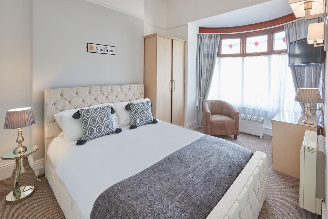 Apartment 3, Khyber Lodge Apartments Вітбі Екстер'єр фото